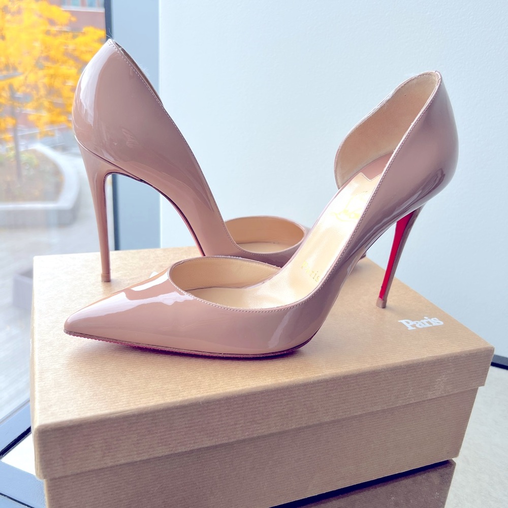 Lightly worn Iriza 100 nude patent leather louboutin heels